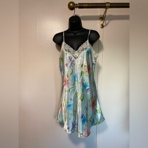 VTG Morgan Taylor -Floral Lace Trim Nightgown